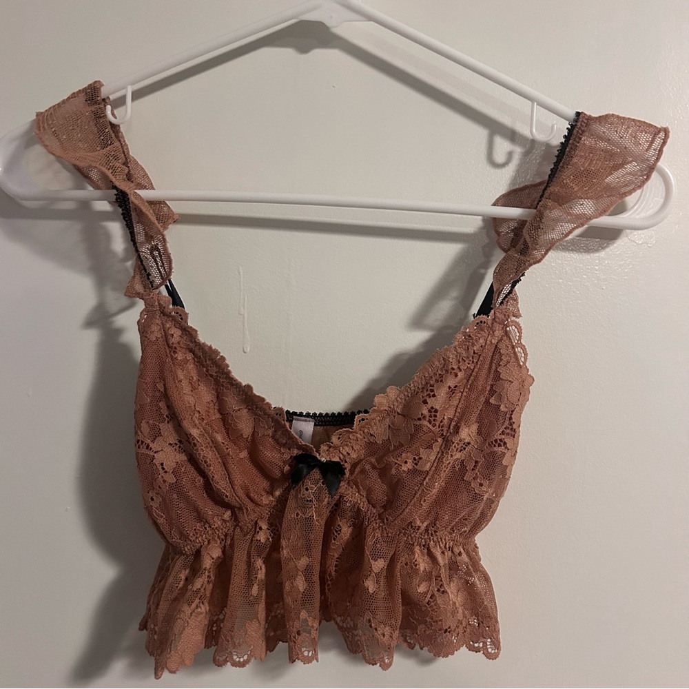 nwt tan urban Lace Ruffle tank